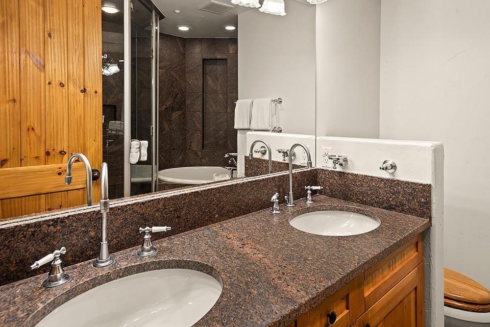 Casa de férias 101 Park Avenue, Expansive Private In East Aspen, Walking Distance To Town *